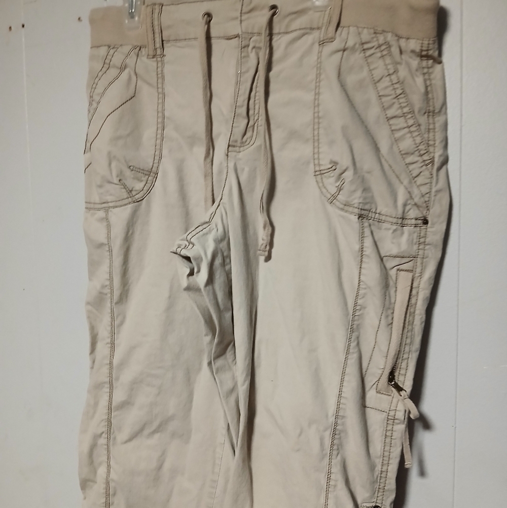 Intro love the fit brand ladies Stretch Capris. Size 12P - Picture 4 of 9